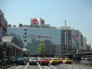 横浜高島屋の駐車場！ジョイナスの駐車場に停める方がお得？