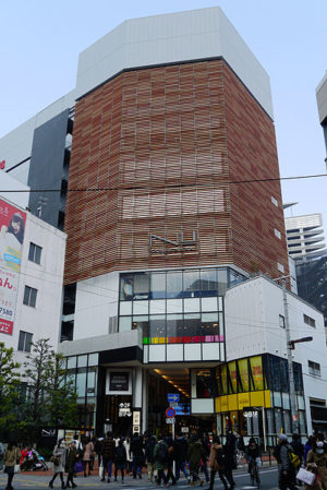 NU茶屋町へのアクセス&周辺の駐車場!最大料金の安いとこは?