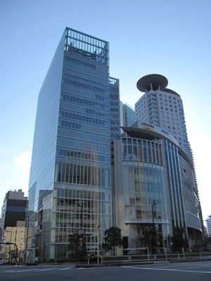 ヒルトンプラザウエストのアクセス方法＆駐車場！料金や割引は？