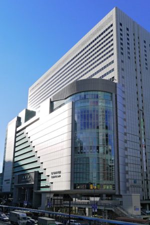 大丸梅田店のアクセス&周辺の駐車場!料金の安い駐車場は?