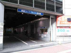 阪急ファイブアネックスの駐車場!料金や予約方法は?