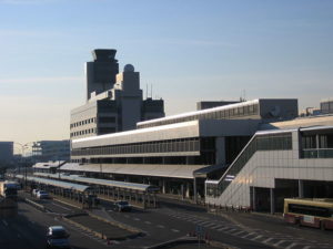 伊丹空港の駐車場とアクセス方法!予約・混雑状況や料金割引は?