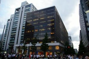 新有楽町ビルのアクセス＆駐車場！料金や周辺の予約できる安いとこは？