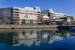 横浜ワールドポーターズのアクセス＆駐車場！営業時間や料金の割引は？