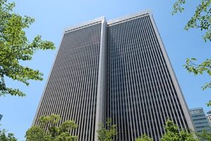 アーク森ビルのアクセス&駐車場!最大料金や割引は?