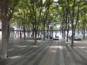 けやきひろばの駐車場!混雑状況・料金の割引や予約できる駐車場は?