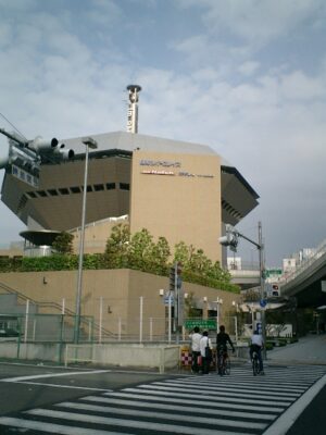 なんばHatchのアクセス&駐車場!料金や周辺の安い予約できるとこは?