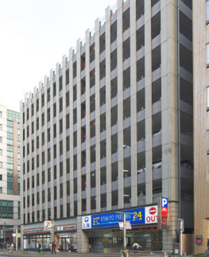 紙与パーキング駅三の駐車場料金は？キャナルシティの提携割引は？