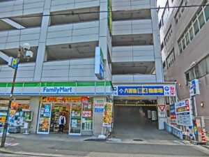 八百治駅4駐車場!住所・台数・料金や提携割引は?