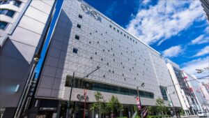 新宿マルイ本館のアクセス&駐車場!料金は安い?提携割引は?