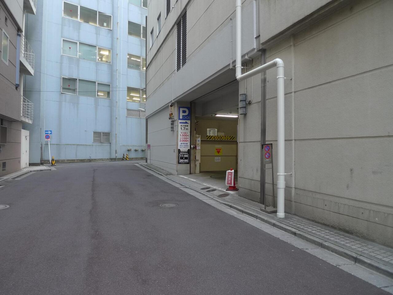 新宿マルイメンのアクセス＆駐車場！最大料金や無料割引は？